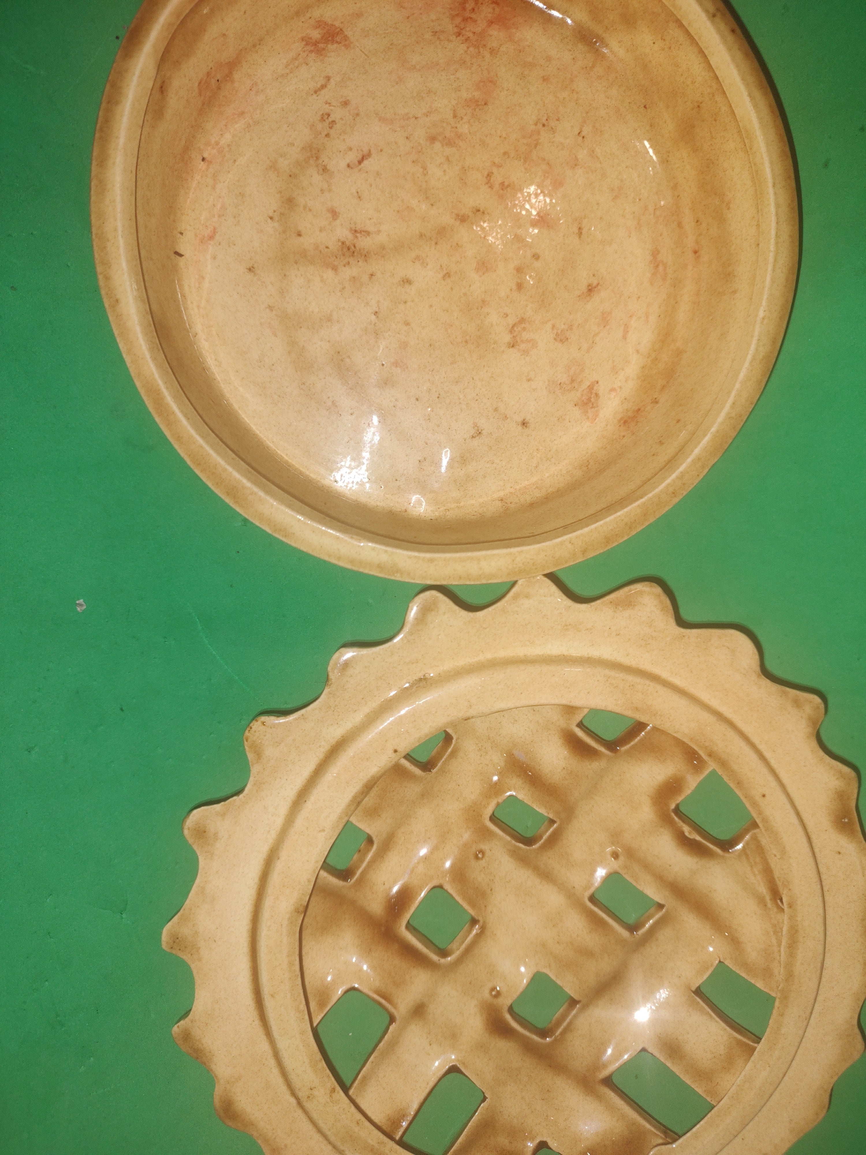 Ceramic pie decor